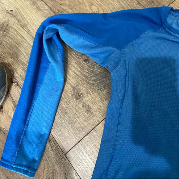 Patagonia capilene 3 base layer. Beautiful blue. Excellent condition. Small - Picture 4 of 6
